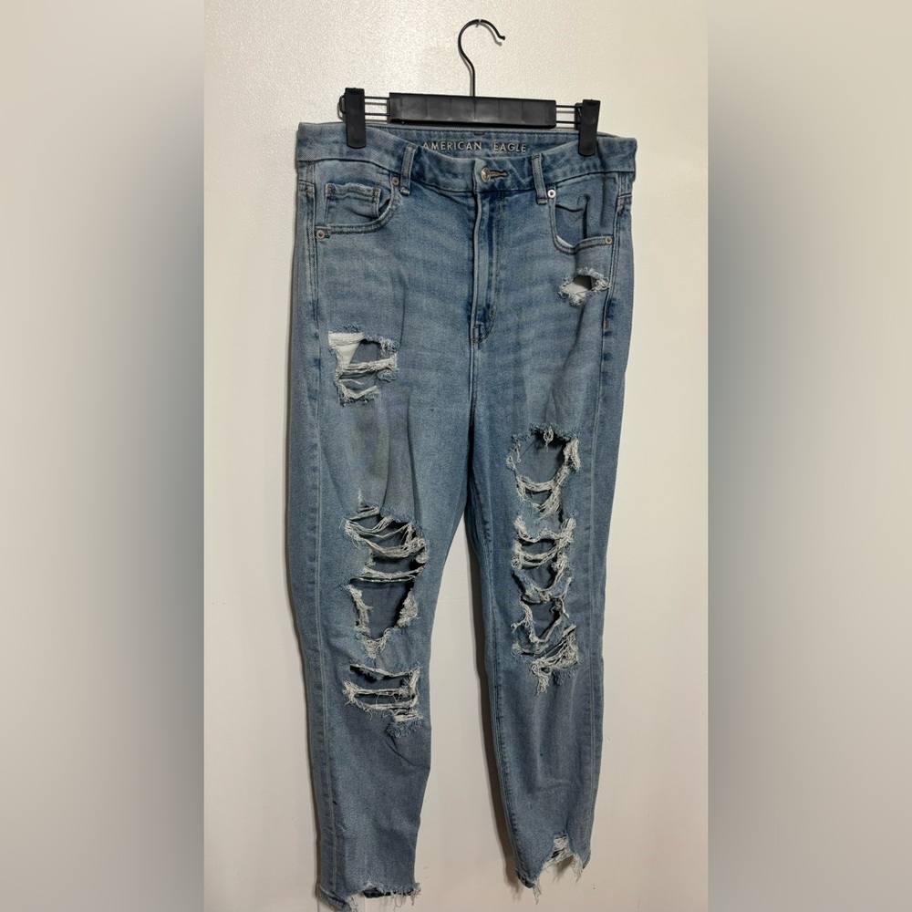 Women’s American Eagle high-rise stretch curvy mom jean size 12